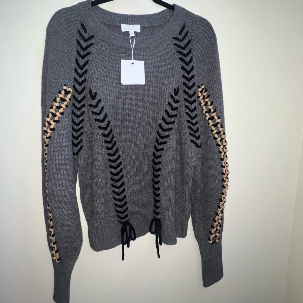 Le’ AL.X wool Gray Sweater with Black and Tan Accents